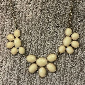 Cream/gold necklace